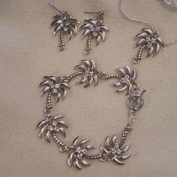 Necklace silver plated palm tree CZ pendant New - Picture 6 of 6